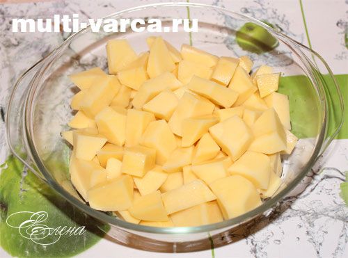 очистимо і поріжемо невеликими кубиками картоплю