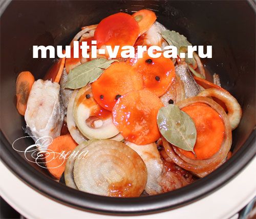 Поливаємо тріску маринадом